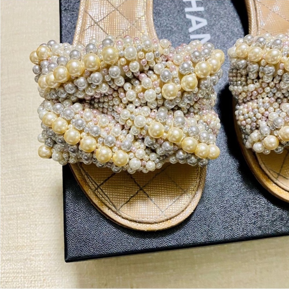 CHANEL AUTHENTIC CASCADE OF PEARLS MULES - Picture 3 of 13